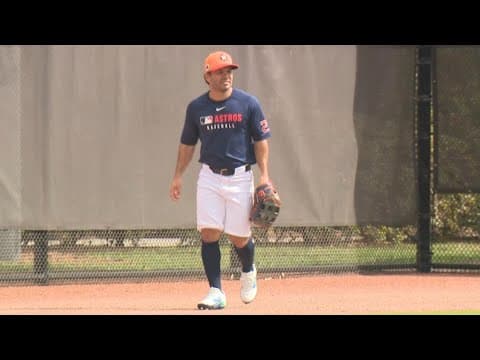 Jose Altuve does more outfield work during first full squad workout