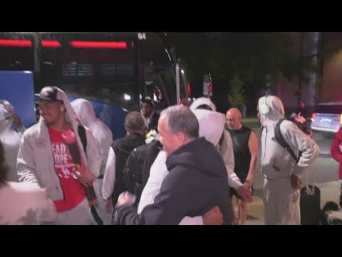 UH Cougars fans welcome team home after earning Final Four berth