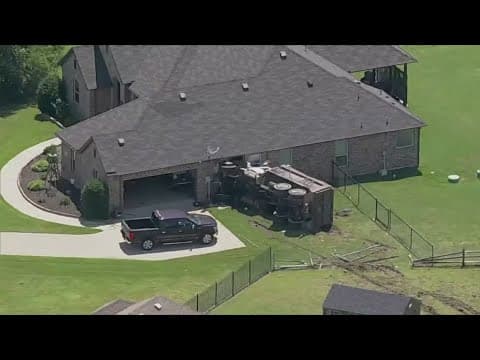 Driver injured after dump truck crashes into North Texas house, officials say