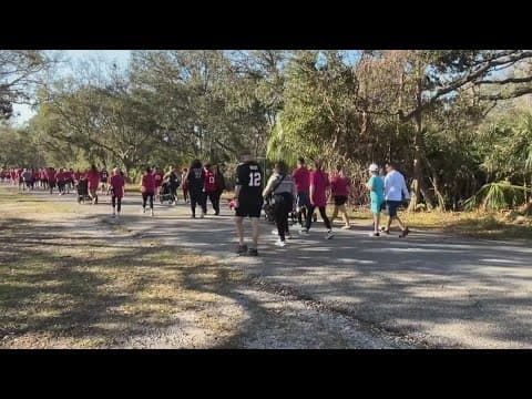 Fans in Tampa lace up for inaugural 'Super Sunday 5K' before the big game