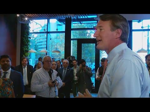 Gov. Glenn Youngkin cooks with small business constituents