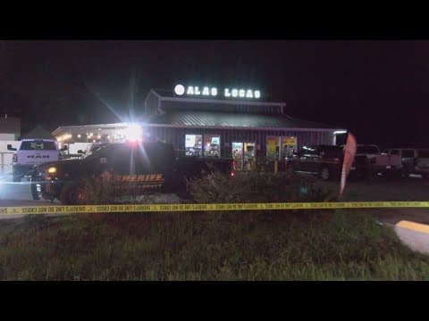Texas bar shooting suspect on the run after 2 killed, 4 injured