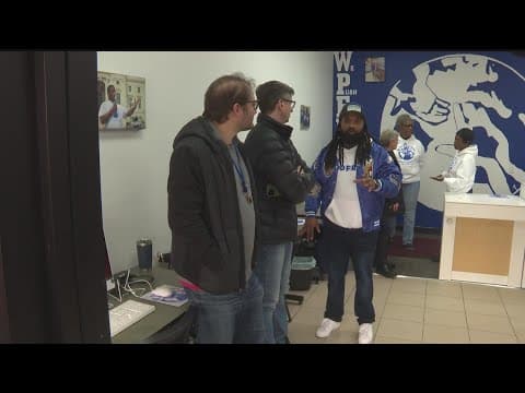 Resource center opens up in north Minneapolis next to Merwin Liquors