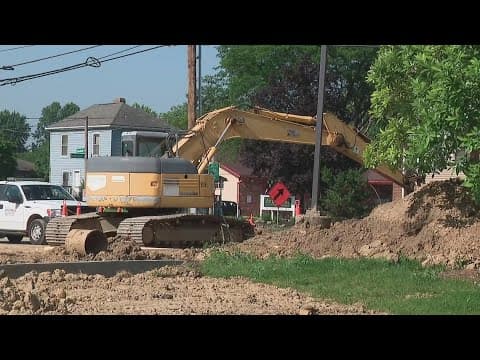 Ongoing construction causing traffic congestion outside new fireworks store on Cleveland Avenue