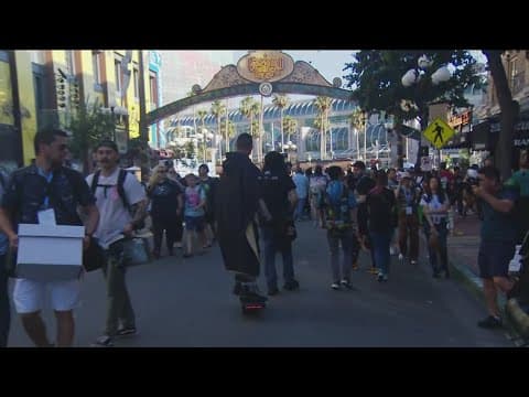 San Diego Comic-Con | Fans beat the heat on day one