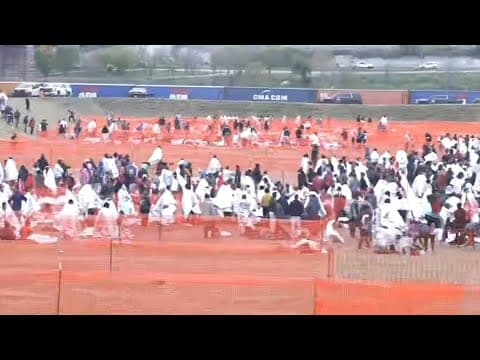 More than 1,000 migrants in staging area of Eagle Pass