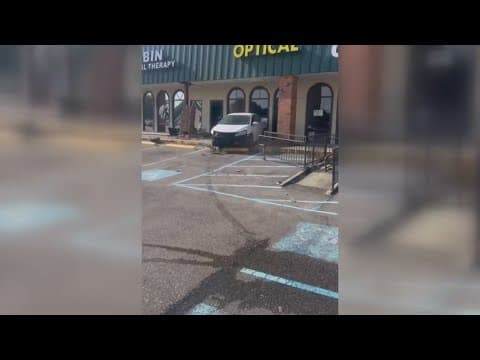 Car slams into building twice in Kenner, then flees scene