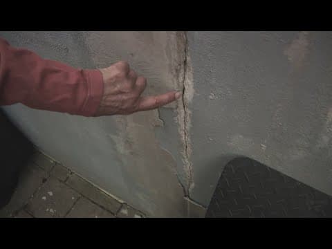 Contractor leaves woman with a cracked house