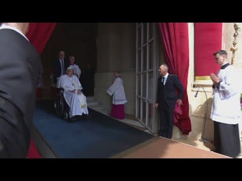 Pope Francis emerges from convalescence on Easter
