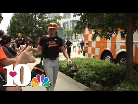 Tennessee baseball arrives at Charles Schwab Field for Game 11 in College World Series