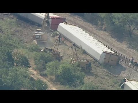 Crews working to stand up derailed train cars in Palo Pinto County