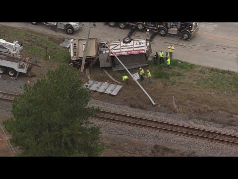 Magnolia fire truck flips over in wreck, five people taken to hospital