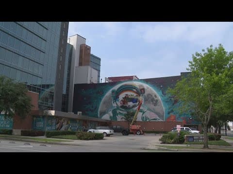 7-story mural in Midtown under construction