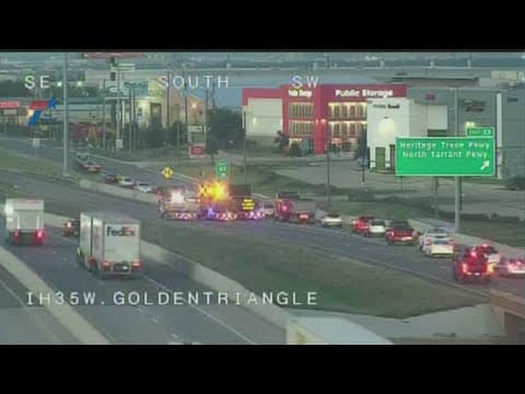 Crash shuts down I-35W in Fort Worth, officials say