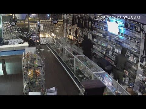 Burglars crash stolen car into Fort Worth smoke shop, steal vapes on Christmas morning