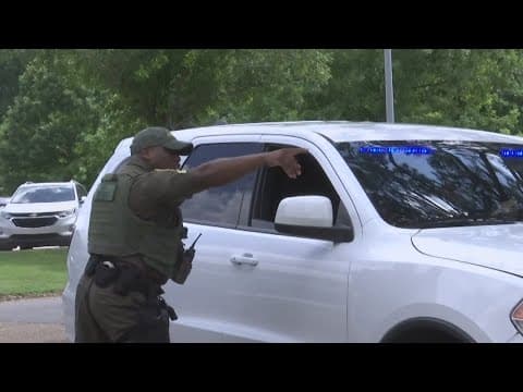 2 deputies shot, suspect dead in drug search