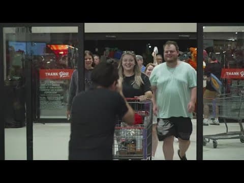 H-E-B shoppers line up in Prosper for a new store opening