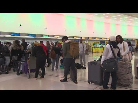 Airlines asking travelers to arrive 2 hours early to airport during busy holiday travel season