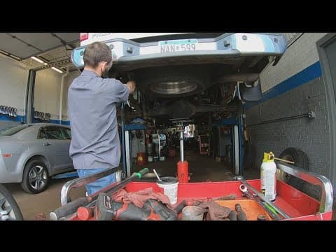 Auto industry struggles to hire mechanics