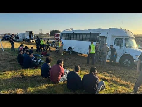 Investigation underway after bus crash injures immigration detainees on US 77 in Texas