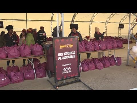 Commanders players help host Harvest Feast for Thanksgiving