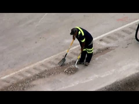 VIDEO: Dimes scattered on North Texas highway force roadway to close