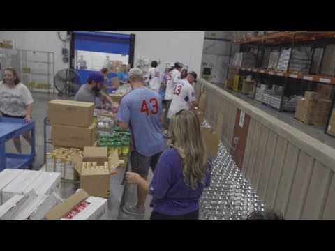 Knoxville Smokies volunteer with Second Harvest Food Bank, partner up for food drive