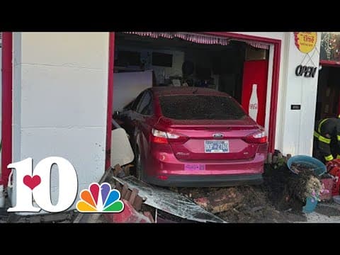 KCSO: Car crashes into restaurant after fleeing from deputy in Knox Co.