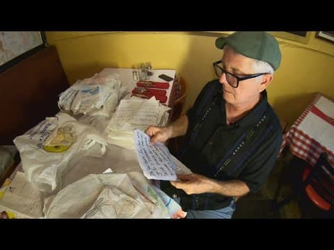 New Orleans restaurant's daily signs steal the spotlight