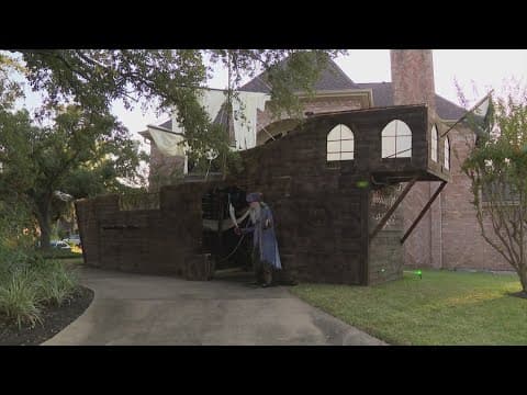 Houston couple builds 40-foot pirate ship to put in front yard for Halloween
