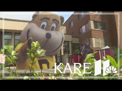 Hot move-in day at U of M campus as 2,300 freshmen brave the heat