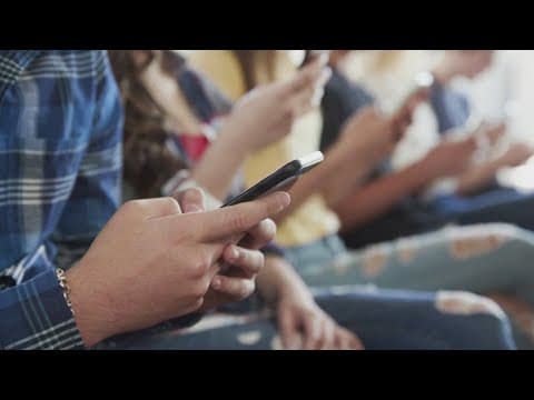 Fort Worth ISD approves cell phone ban, complying with new Texas law