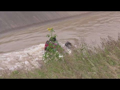 Man's body found inside vehicle submerged in White Oak Bayou