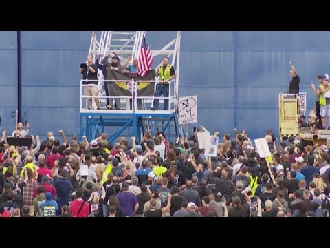 Boeing strike continues as company officials meet with politicians