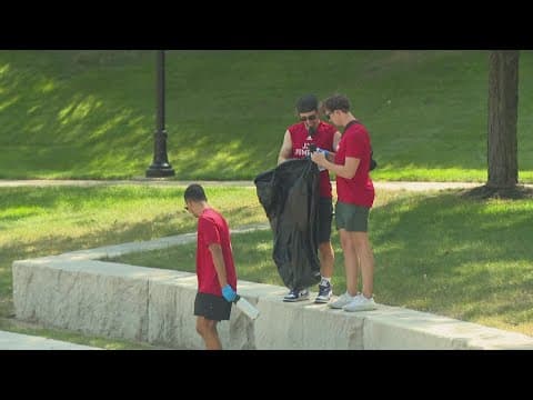 Inspiring Indiana | IU Indianapolis student-athletes clean the downtown canal