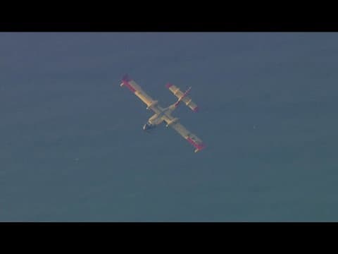 Firefighters battle Palisades wildfire with ocean water