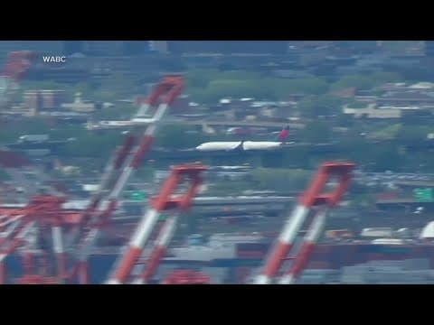 Feds announce investment in air traffic controls, after delays ground flights