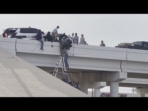 Good Samaritans rescue Texas deputy dangling from an overpass