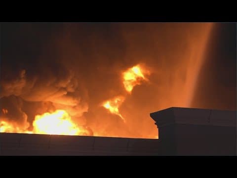 Firefighters put out massive fire in southwest Houston