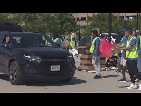 Tarrant Area Food Bank hosts food giveaway ahead of Thanksgiving