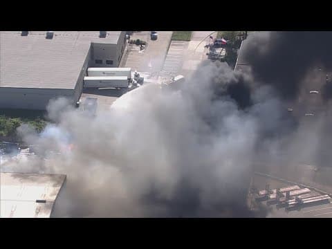 Firefighters battle 2-alarm warehouse ire in Spring Branch area