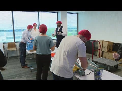 Volunteers pack 10,000 nutritious meals for local food banks