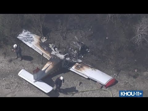 Aerials: Small plane crashes in Pearland, Texas