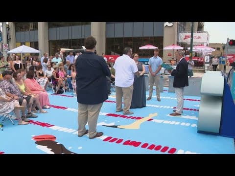 Couple exchanges vows at Indy's Eiffel Tower replica
