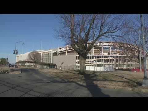 Officials hold community meeting on the future of DC's RFK Stadium site