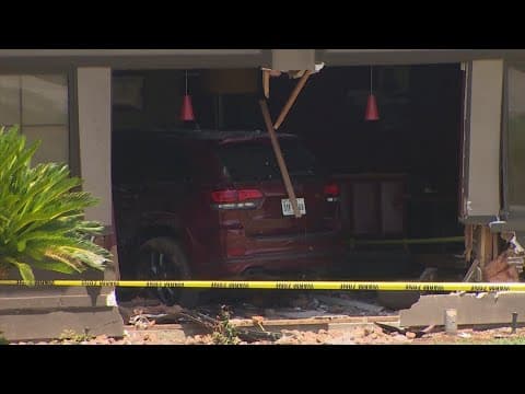 23 people injured when car crashes into Denny's in Rosenberg