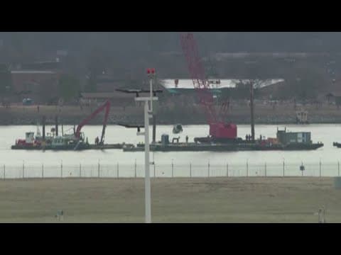 Salvage crews remove American Airlines jet from Potomac River