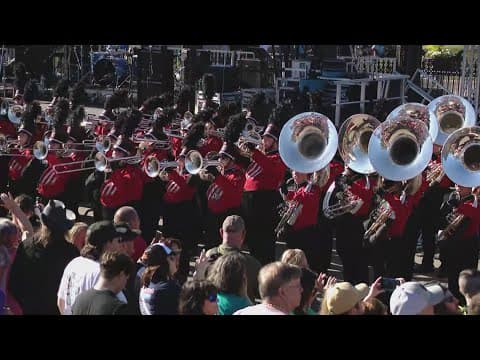 Georgia Bulldogs football team marches in Sugar Bowl New Year's parade in New Orleans