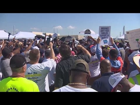 Port strike update: Dockworkers reach tentative deal on wages