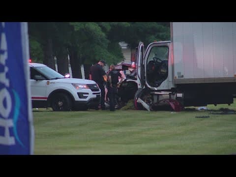 Police investigate fatal crash on Pendleton Pike